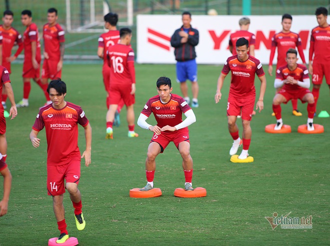 Thầy Park gặp riêng hàng thủ tuyển Việt Nam trước trận đấu Thái Lan - Ảnh 7.