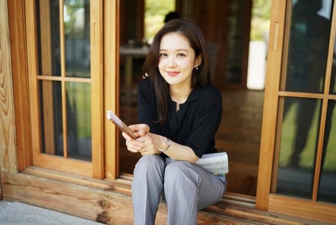 Jang Nara ở tuổi U40: Đẹp trong sáng như thiếu nữ đôi mươi, được ca tụng là “cực phẩm nhan sắc” - Ảnh 2.