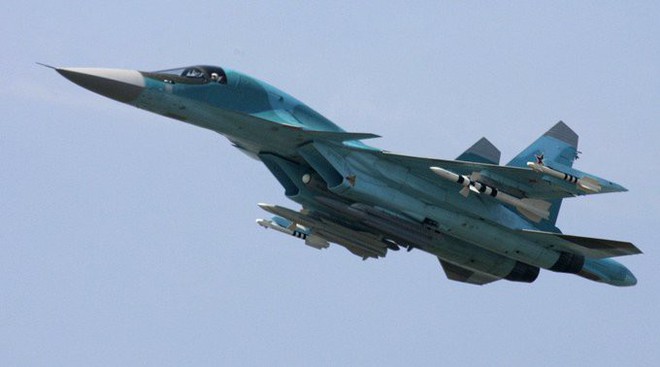 Kinh ngạc khi máy bay ném bom tiền tuyến Su-34... chạy trên đường cao tốc - Ảnh 13.