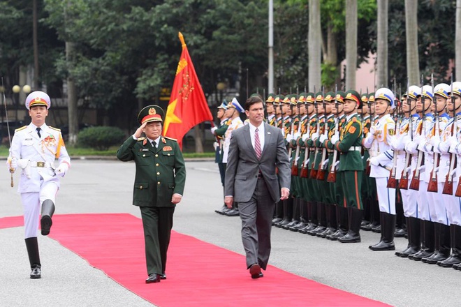 Bộ trưởng Quốc phòng Mỹ bắt đầu chuyến thăm Việt Nam, sẽ thảo luận về Biển Đông - Ảnh 1.