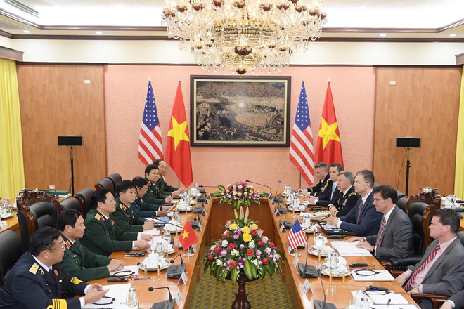 Bộ trưởng Quốc phòng Mỹ bắt đầu chuyến thăm Việt Nam, sẽ thảo luận về Biển Đông - Ảnh 6.