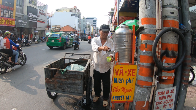 Những món quà miễn phí ấm tình người Sài Gòn - Ảnh 6.