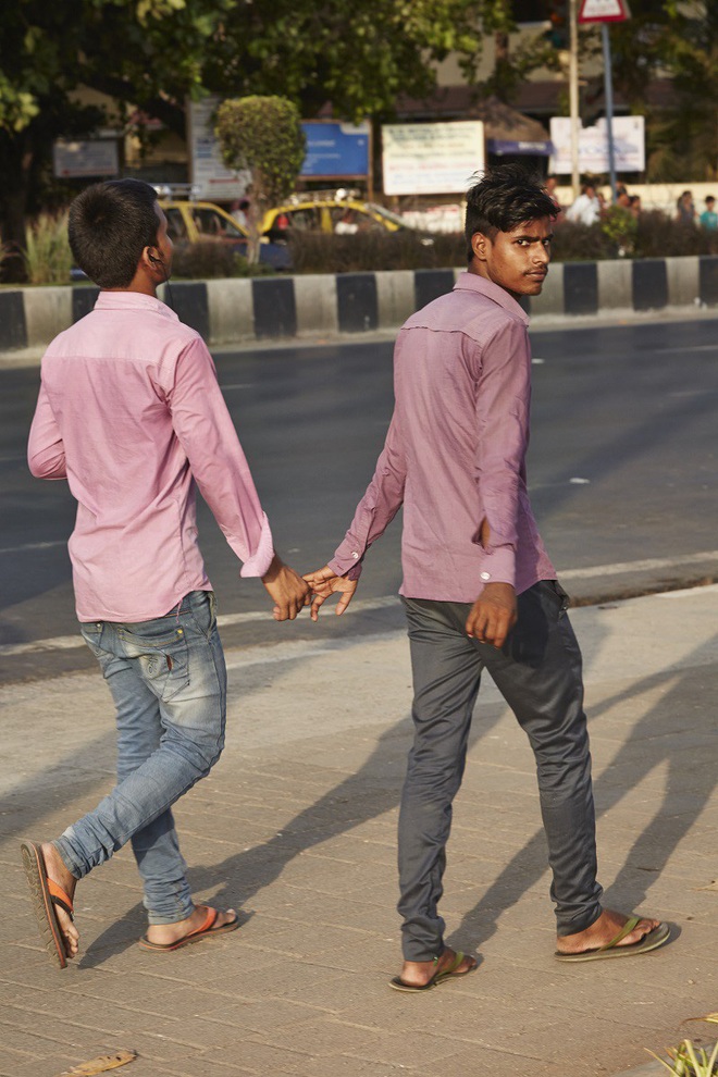 Vì sao đàn ông Ấn Độ thường nắm tay nhau mỗi khi ra đường? - Ảnh 9.