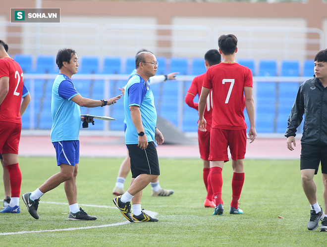 HLV Park Hang-seo trầm ngâm, ủ mưu cho cuộc chiến xoay tua ở SEA Games - Ảnh 3.