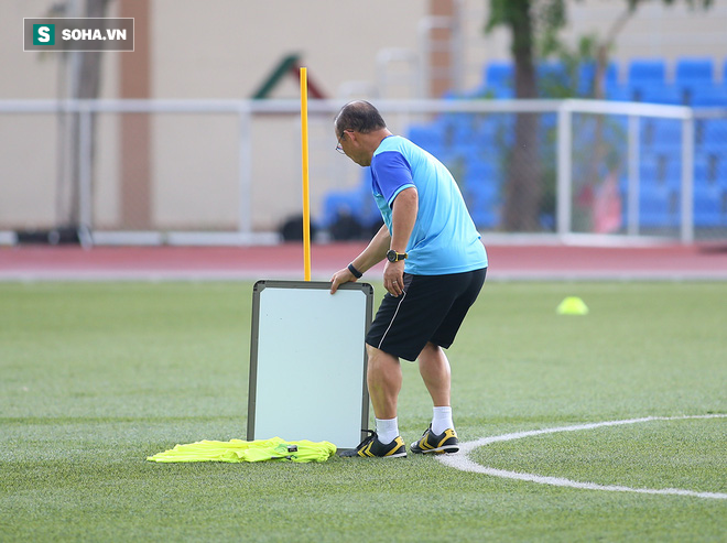 HLV Park Hang-seo trầm ngâm, ủ mưu cho cuộc chiến xoay tua ở SEA Games - Ảnh 8.