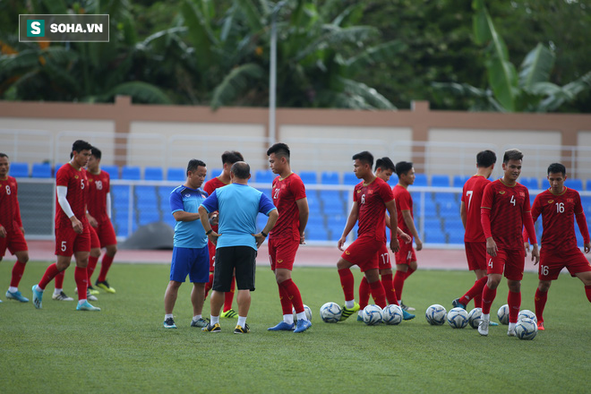 HLV Park Hang-seo trầm ngâm, ủ mưu cho cuộc chiến xoay tua ở SEA Games - Ảnh 9.