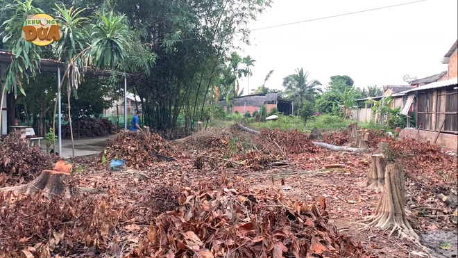 Tại sao Phó GĐ Điền Quân Khương Dừa thu nhập tiền tỷ nhưng vẫn để bố mẹ ở nhà lụp xụp? - Ảnh 1.