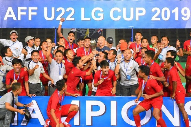 HLV U22 Indonesia: Thật khó khăn khi phải chung bảng với Việt Nam - Ảnh 1.