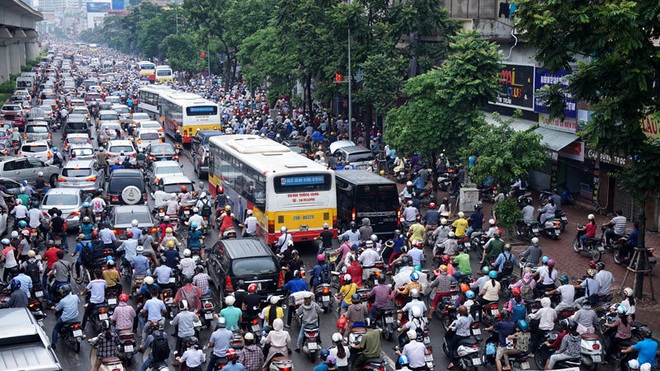 Bà Phạm Chi Lan: Tăng thuế để hạn chế dân di cư vào Hà Nội, TP.HCM không công bằng, dễ tạo tiền lệ xấu - Ảnh 1.