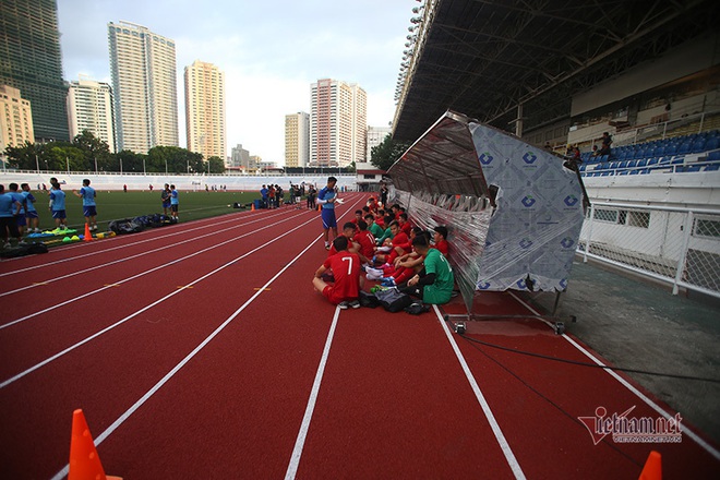 Lo tắc đường, U22 Việt Nam thuê thêm khách sạn chiến SEA Games - Ảnh 2.