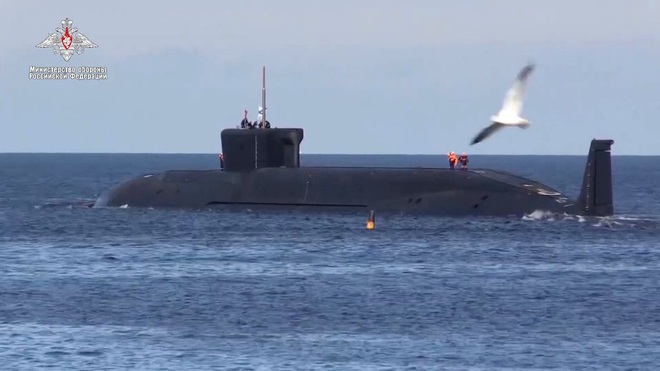 Tàu ngầm hạt nhân Nga áp sát cửa ngõ: Mỹ - NATO như ngồi trên đống lửa! - Ảnh 1.