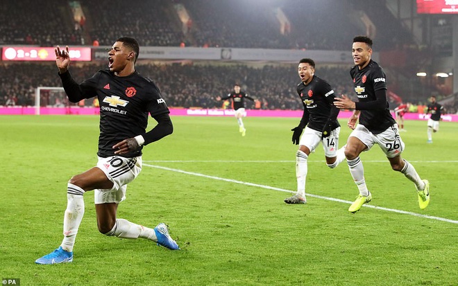 VAR lên tiếng đúng lúc, phá tan cuộc lội ngược dòng như phim hành động của Man United - Ảnh 3.