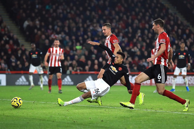 Chết hụt trước Sheffield, Solskjaer chấm dứt hi vọng vào bộ đôi Brazil không nhảy samba - Ảnh 1.