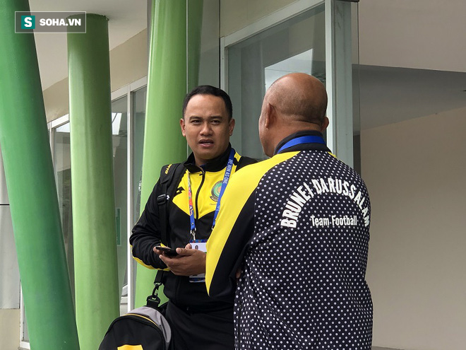 Chưa đấu Việt Nam, U22 Brunei đã khốn khổ với sự cố khó hiểu khi đặt chân tới sân Binan - Ảnh 8.