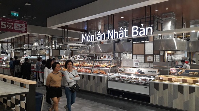 Người dân Hà Nội bỏ làm đổ xô về Aeon Mall Hà Đông trong ngày đầu khai trương - Ảnh 10.