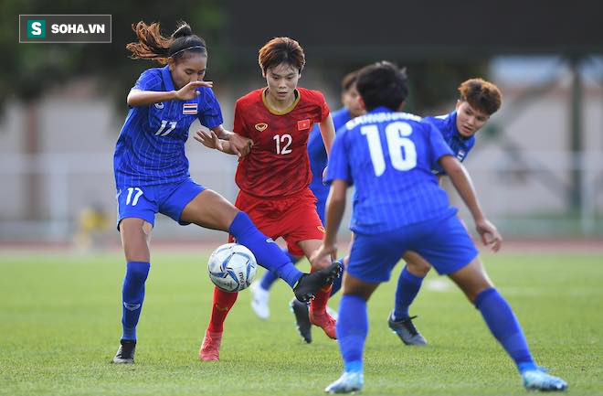 Mất điểm trước Thái Lan, đội trưởng nữ Việt Nam đổ lỗi cho sân cỏ nhân tạo - Ảnh 1.