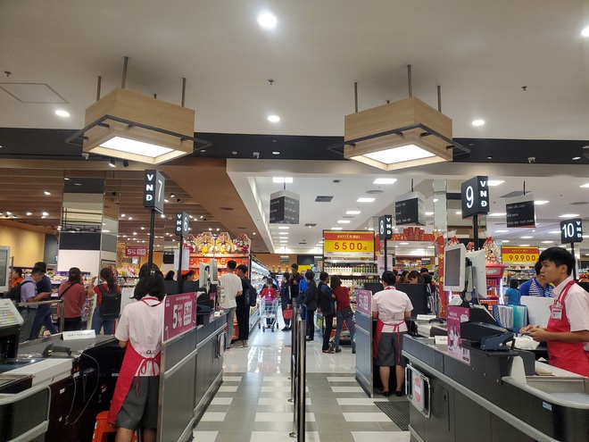 Khách tiu nghỉu vì đến Aeon Mall Hà Đông khai trương nhưng loạt cửa hàng vẫn đóng cửa - Ảnh 11.