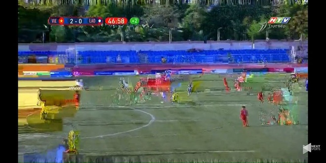 CĐV tiếp tục bức xúc khi xem U22 Việt Nam đá SEA Games, có người tưởng tivi bị hư - Ảnh 1.