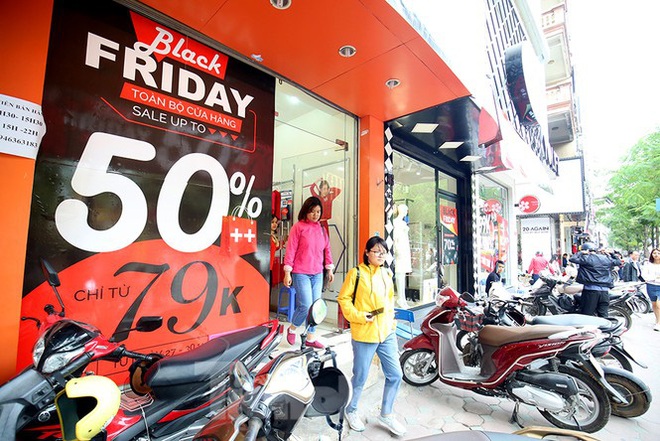 Dân văn phòng Hà Nội đổ xô săn giảm giá Black Friday - Ảnh 16.