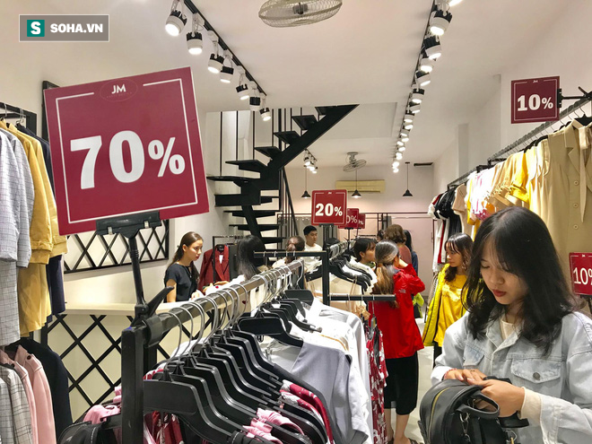 Hết thời chen lấn giành giật, hàng hiệu hạ nhiệt khó tin trong ngày Black Friday - Ảnh 6.