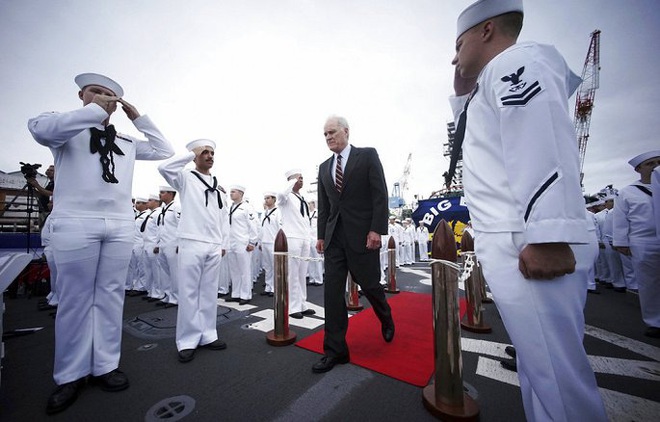 Bộ trưởng Hải quân Mỹ mới mất chức nói về cách ông Trump chia rẽ Lầu Năm Góc - Ảnh 1.