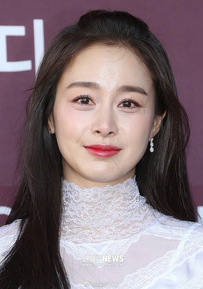 Kim Tae Hee nhan sắc và thần thái rạng ngời sau sinh con thứ 2 - Ảnh 5.