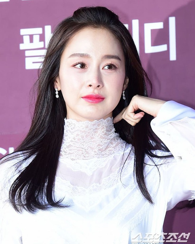 Kim Tae Hee nhan sắc và thần thái rạng ngời sau sinh con thứ 2 - Ảnh 7.