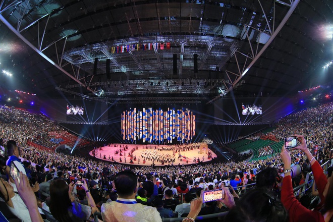 TRỰC TIẾP khai mạc SEA Games 2019: Đoàn Việt Nam rực sắc đỏ ở Philippines - Ảnh 5.