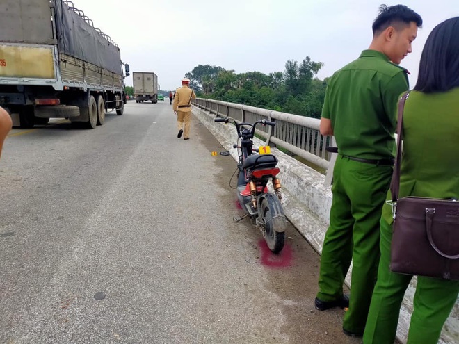 Nghi vấn nữ sinh để lại thư tuyệt mệnh cùng xe điện trên cầu rồi nhảy tự tử - Ảnh 5.