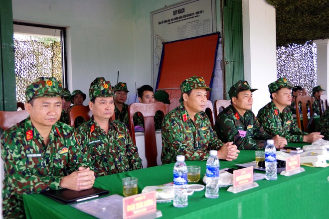 Diễn tập chỉ huy-cơ quan 1 bên 2 cấp ngoài thực địa có một phần thực binh bắn đạn thật - Ảnh 2.