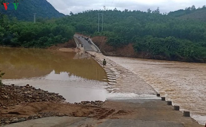 Quảng Trị tìm thấy thi thể phụ nữ bị lũ cuốn trôi sau 4 ngày mất tích - Ảnh 1.