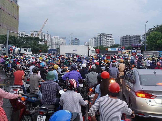 TP.HCM quyết giải bài toán kẹt xe các khu vực quá tải - Ảnh 1.