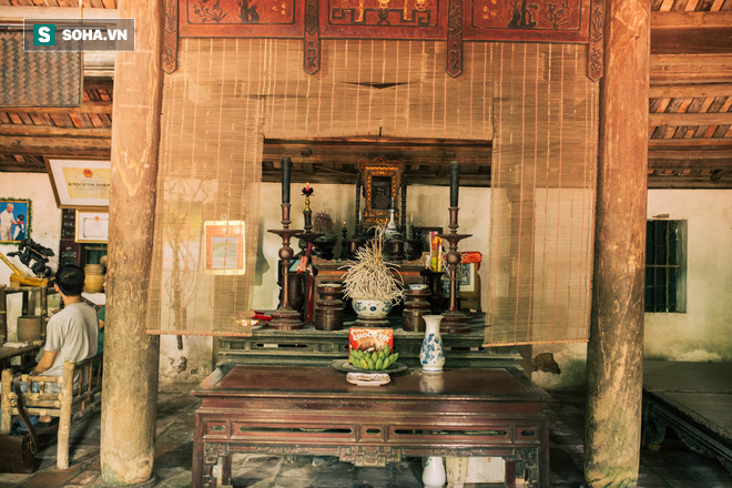 Cận cảnh chiếc chum nước có giá cả tỷ đồng tại ngôi nhà hơn 400 năm tuổi lại làng cổ Đường Lâm - Ảnh 2.