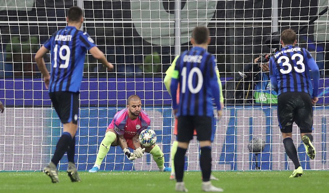 Kyle Walker thủ môn bất đắc dĩ, Man City cưa điểm Atalanta - Ảnh 10.