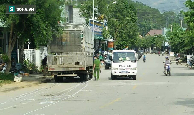 Sau cú tông với xe tải, hai chị em nữ cán bộ xã tử vong tại chỗ - Ảnh 1.