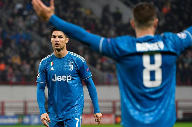 Cả năm mới có quả đá phạt ra tấm ra món, nhưng Ronaldo bị đồng đội cướp mất bàn thắng - Ảnh 5.