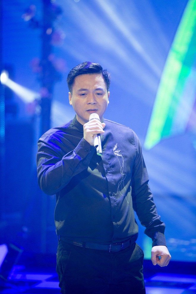 Đinh Mạnh Ninh và 2 nhạc sĩ tài năng thăng hoa trong đêm nhạc Bài ca tình yêu - Ảnh 3.