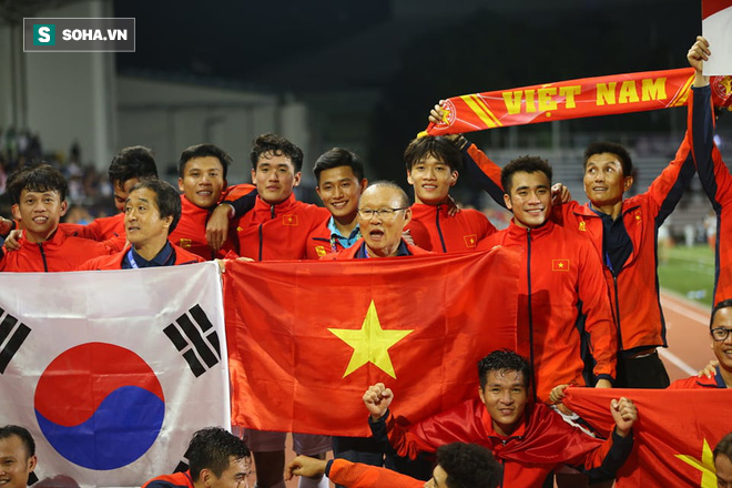 Trợ lý Lee Young-jin hé lộ tuyệt chiêu của thầy Park giúp U22 Việt Nam đá “như lên đồng” - Ảnh 1.