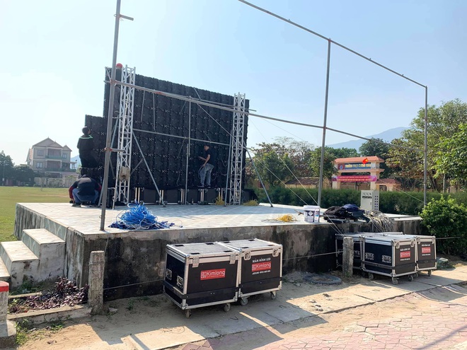 Lắp hàng loạt màn hình cỡ lớn ở Nghệ An và Hà Tĩnh để cổ vũ U22 Việt Nam - Ảnh 5.