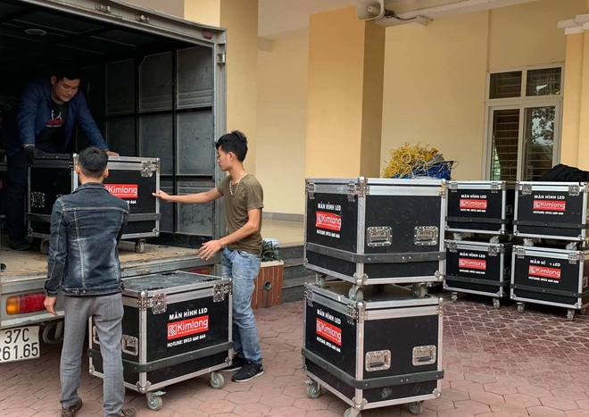 Lắp hàng loạt màn hình cỡ lớn ở Nghệ An và Hà Tĩnh để cổ vũ U22 Việt Nam - Ảnh 4.