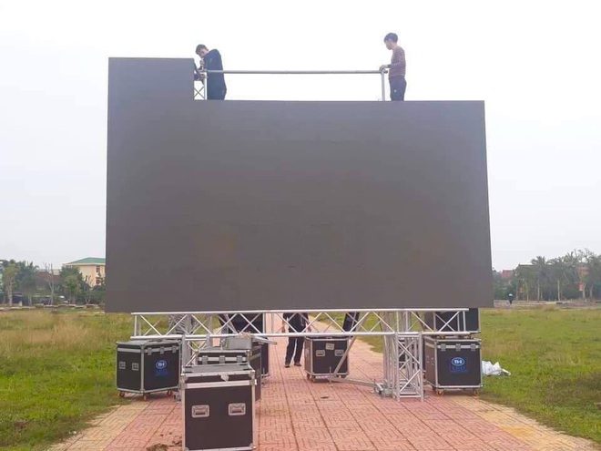 Lắp hàng loạt màn hình cỡ lớn ở Nghệ An và Hà Tĩnh để cổ vũ U22 Việt Nam - Ảnh 12.