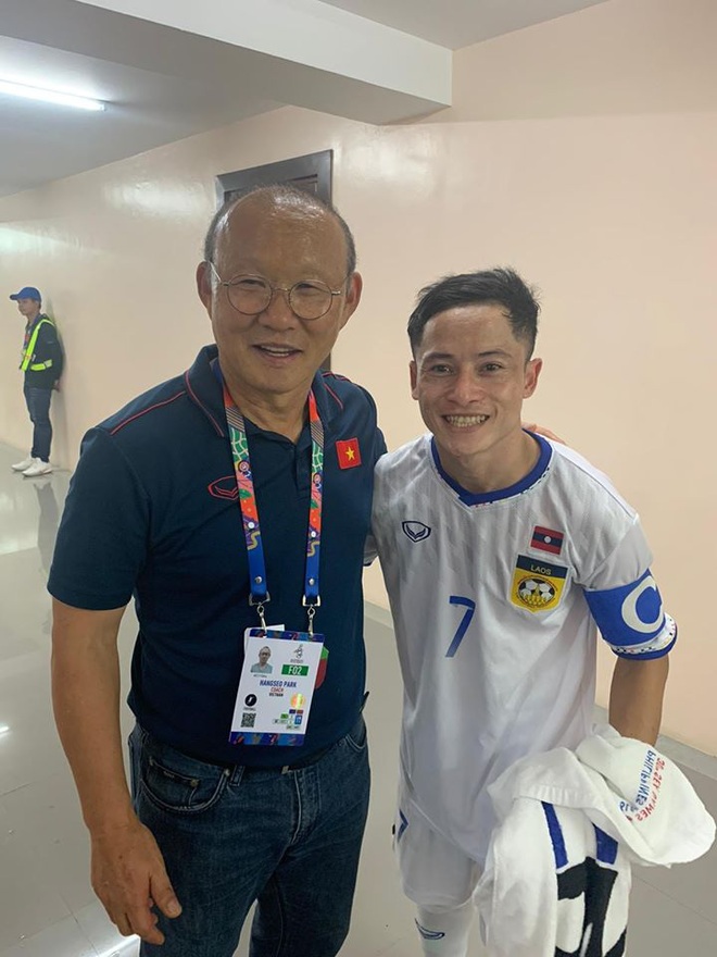 Thán phục HLV Park Hang-seo, Messi Lào hết lời ca ngợi tấm HCV SEA Games của U22 Việt Nam - Ảnh 1.