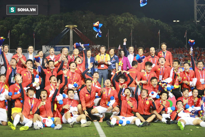 U22 Việt Nam xô đổ nhiều kỷ lục sau chức vô địch SEA Games - Ảnh 2.