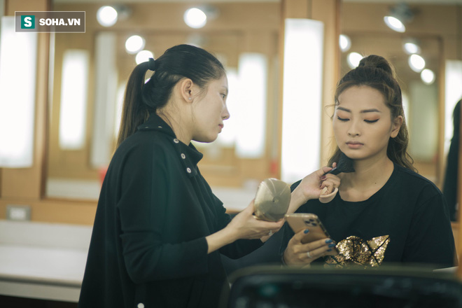 Cuộc sống bị mẹ rao bán của MC xinh đẹp VTV không được dùng tên thật khi lên sóng - Ảnh 19.