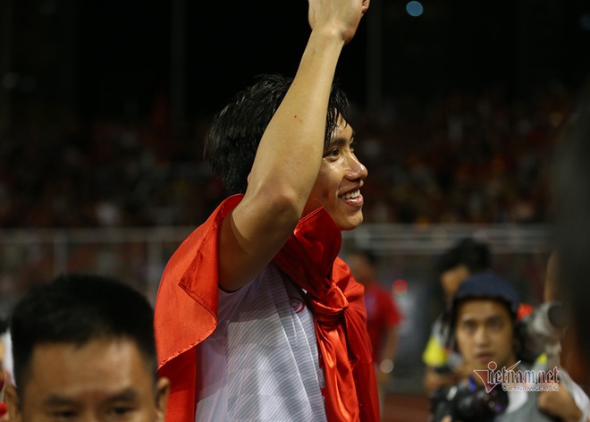 Bố mẹ Văn Hậu sẽ tới Hà Lan du lịch và thăm con trai - Ảnh 2.