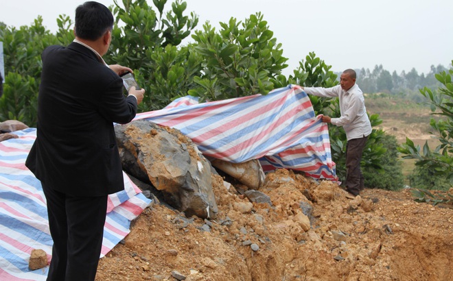 Vụ chôn trộm chất thải ở Sóc Sơn: Dân trình báo nhiều tháng nhưng chính quyền vào cuộc quá muộn