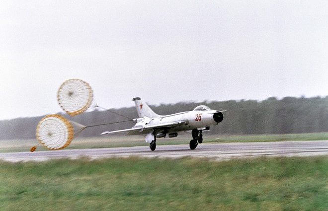 Những chiếc MiG khiến NATO “khiếp đảm” - Ảnh 2.