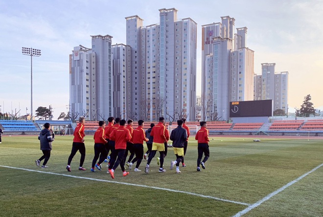U23 Việt Nam khổ luyện dưới trời lạnh 5 độ C ở Hàn Quốc - Ảnh 5.