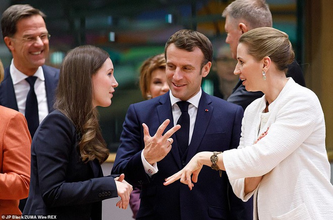 Ông Macron tươi cười cùng nữ thủ tướng trẻ nhất thế giới - Ảnh 2.