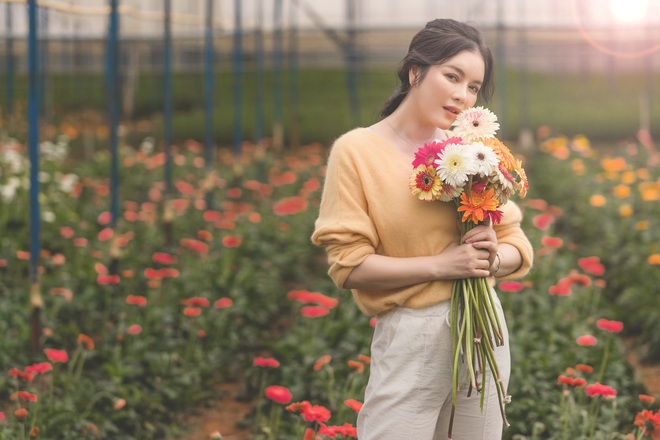 Lý Nhã Kỳ mặc giản dị vẫn xinh đẹp, khoe vườn hoa tràn ngập màu sắc tại Đà Lạt - Ảnh 5.